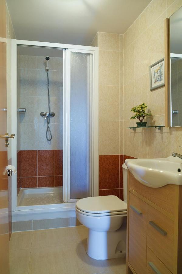 Uhc Village Park Apartments Салоу Экстерьер фото